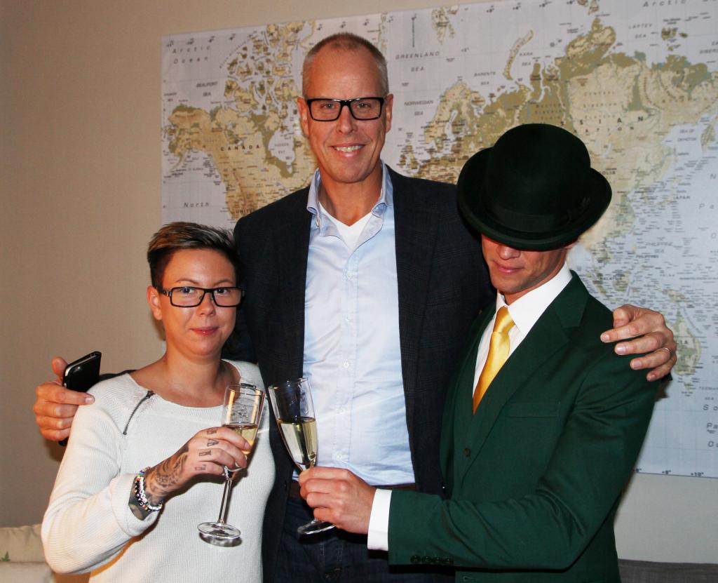 Vinnaren av Siberian Storm-jackpotten på 2 000 000 Euro The winner of the 2 000 000 Euros tillsammans med Mr Green och Bo Wänghammar